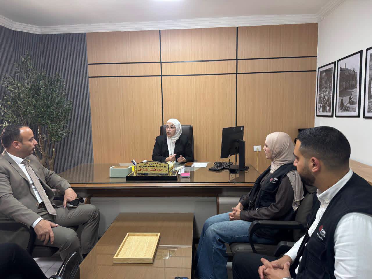 مدير عام الحكم المحلي م.ميرفت غزال تستقبل وفد من مؤسسة كاريتاس القدس لتعزيز التعاون المشترك بين الموؤسسات الحكومية والاهلية 
